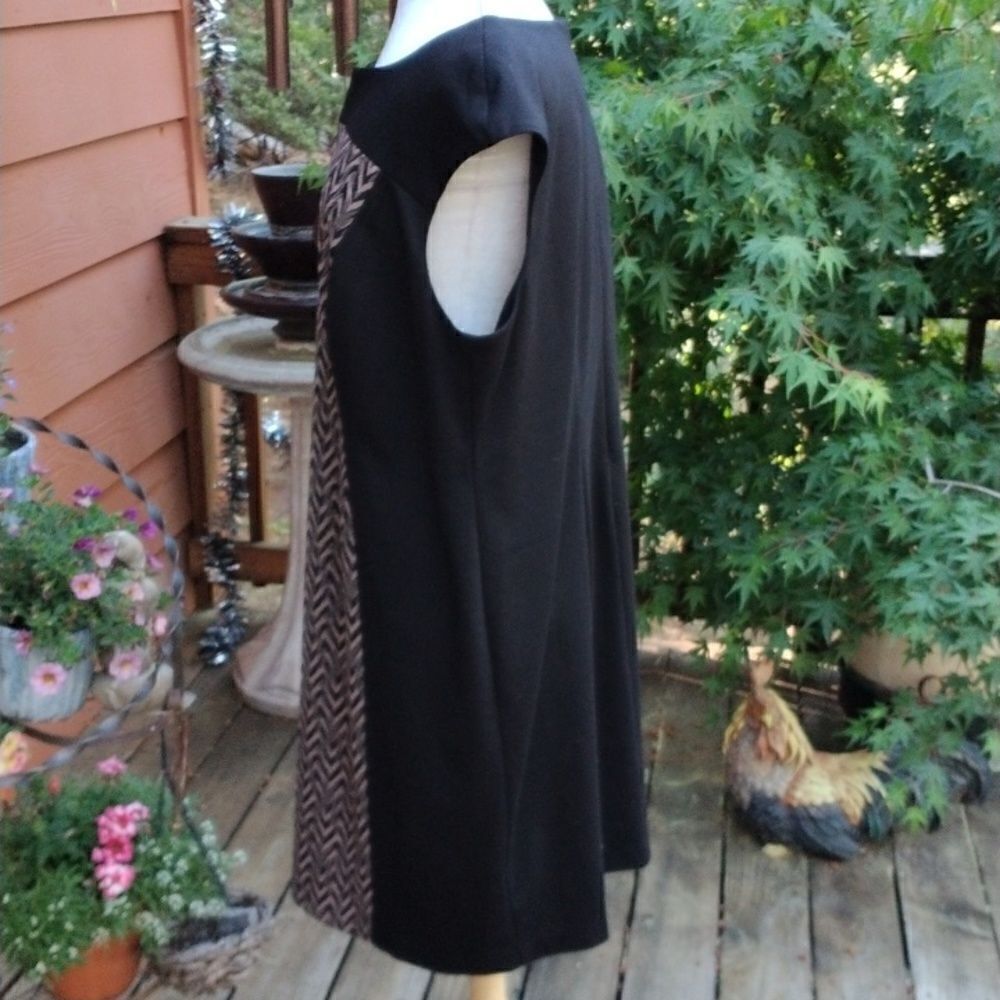 Connected Woman Colorblock Dress - Picture 4 of 9